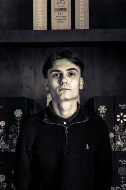 Hugo Bomont : l’investisseur qui révolutionne l’investissement dans le vin et les spiritueux Le caveau des pépites