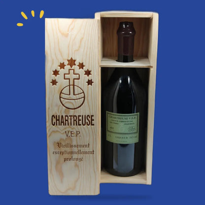 Chartreuse VEP Verte 1 L dans son coffret en bois ouvert